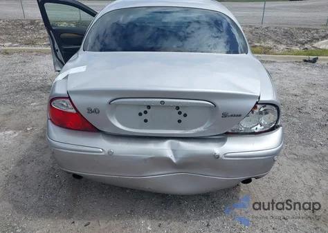 2002 Jaguar S-Type 3.0L V6 z USA, uszkodzony, nr VIN SAJDA03N92FM38815